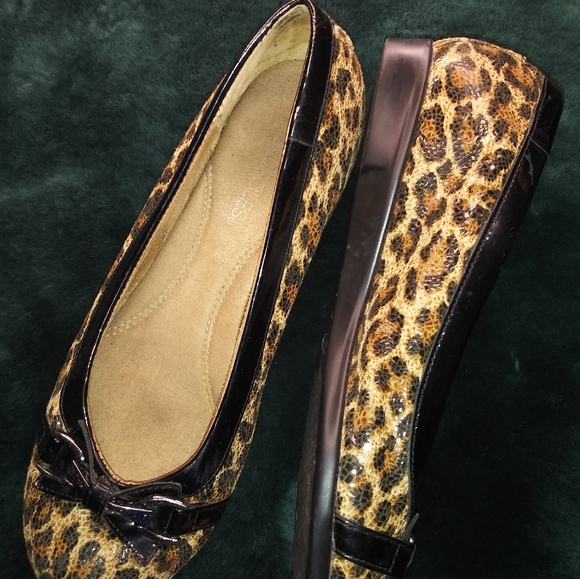 Aerosoles animal print flats.    Size 7.5 - Picture 2 of 5